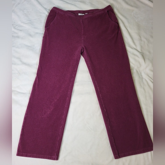 L.L. Bean Pants - LL Bean Perfect Fit Corduroy Pants. Size XL Reg. Burgundy